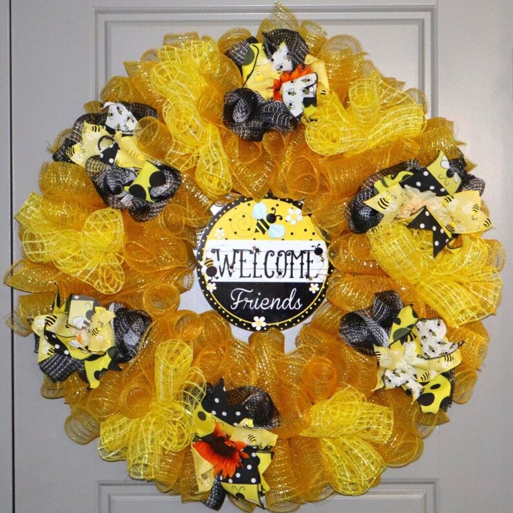 Custom Spring Bee Wreath - Picture 3 of 3